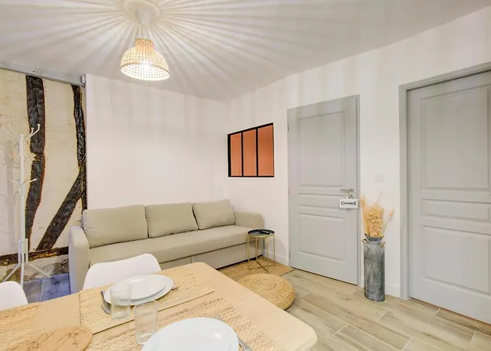 Апартаменты Le Langeais Cocoon In The Heart Of Les Halles